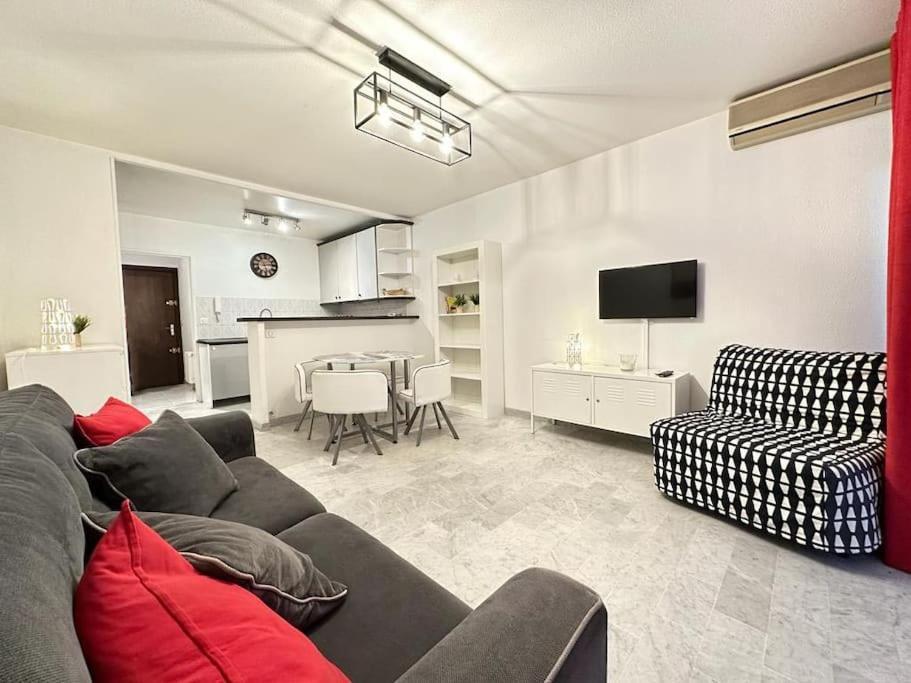 Beau Studio Centre Juan Les Pins A 300M Des Plages Antibes Buitenkant foto